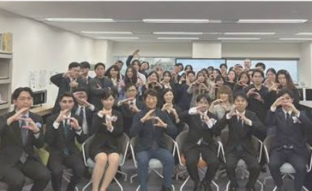 サポート行政書士法人の社員の集合写真